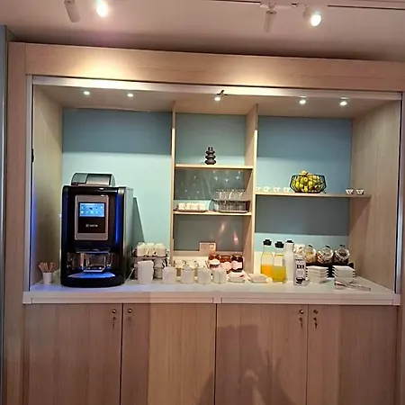 호텔 Unisotel Lyon Eurexpo 2*