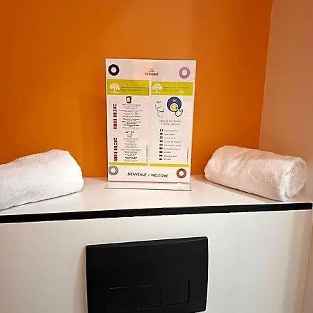호텔 Unisotel Lyon Eurexpo 2*